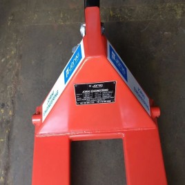 Hand Operated Hydraulic Pallet Truck, Lifting Capacity: 2500 Kgs, Model Name/Number: Je Hpt_2.5 Ton