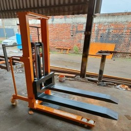 Hand Operated Hydraulic Stacker, For Industrial