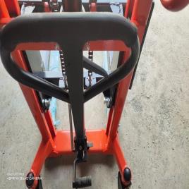 HUNTER 1-2 Ton Manual Hand Satcker, For Material Handling, 2HP
