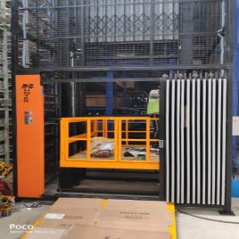 Hunter Goods Cage Lift, Capacity: 1-2 ton, Maximum Height: 3000 Mm
