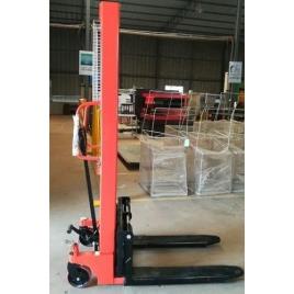Hunter Hydraulic Pallet Stacker