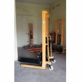 Hunter Hydraulic Pallet Stacker, 1150 Mm, Capacity: 500-2000kg
