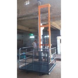 Hunter Industrial Goods Lifts, Capacity: 5000 kg