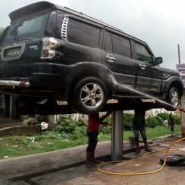 Hydraulic Lift For Car Washing, Capacity: 4 Ton