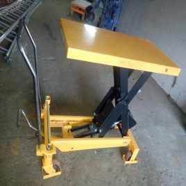 Hydraulic Scissor Lifting Trolley, Load Capacity: 1000 Kg