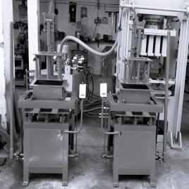 Manual concrete block making machine