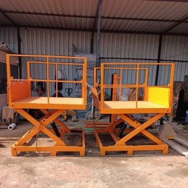 Manual Scissor Lift Table, Working Height: 10 feet