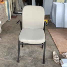 Mild Steel 1 Seater Leather Office Visitor Chair, With Armrest
