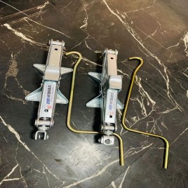 Mild Steel E Rickshaw Scissor Jack, For Automobile Industry, Size/Dimension: 600kg