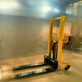 Mild Steel Manual Hydraulic Pallet Stacker, 6 Feet, 5 Feet