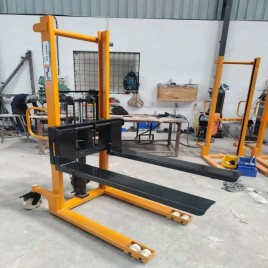 Mild Steel Manual Winch Stacker, For Material Handling
