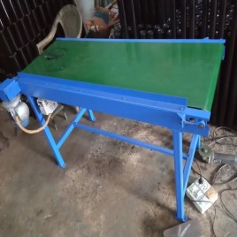 Mild Steel Natural Wholes Flat Belt Conveyor System, Capacity: 1-50 kg per feet