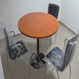 Modern Brown Round Discussion Table, Seating Capacity: 3, Warranty: 1 Year