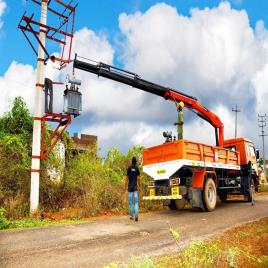 Palfinger Knuckle Boom Electrical Distribution Crane, Load Capacity: 1 to 40 tons, Heavy