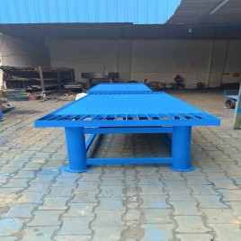Paver Blocks Making Vibrator Table, For Construction, 300 Kg