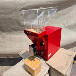 Powder Coated Semi-Automatic Peanut Butter Maker 25 - 30 Kgs / Hr, Single Phase, 25/30 kg Per Hour