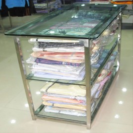 Rectangular 4 Feet Glass Display Counter, For Clothes Shop