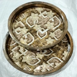 Round serving tray