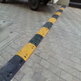 S3Pl Yellow and Black Rubber Made Speed Breaker for Road