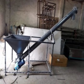 Sarvamangal Stainless Steel Screw Conveyor Machine, Capacity: 100 Kg