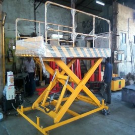 Scissor Lift Table, Working Height: 10 feet, Capacity: 1-2 ton