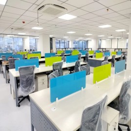 Seating Capacity: 6 Seater Wooden Office Workstation