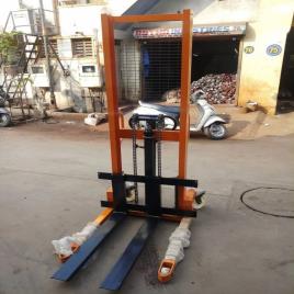 Shubham Engineering Mild Steel Manual Stacker, for Material Handling