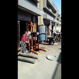 Shubham Engineering SEE-53 Bucket Lifter Tilter for Material Handling