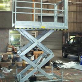 Shubham Engineering SS 304 Manual Hydraulic Scissor Lift Table, For Material Handling, Model Name/Number: SEE-72
