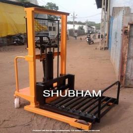 Shubham Engineering Steel Manual Hydraulic Roller Stacker, Capacity: 500/1000/1500 Kgs, 1600 mm