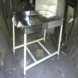 Silver Stainless Steel SS Vegetable Sorting and Working Table