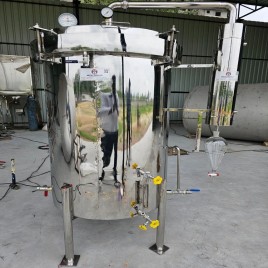 SS 304 HYDRO DISTILLATION UNIT FOR ESSENTIAL OILS, Capacity: 500 liter