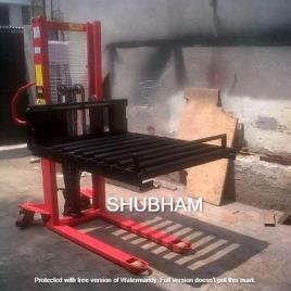 Steel Shubham Engineering Industrial Reel Stacker, for Material Handling