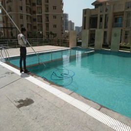 Swimming Pool Cleaning Services