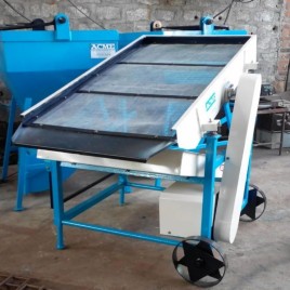 Vibratory Sand Screening Machine, Capacity: 3 T/H