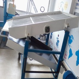 Vibratory Sand Screening Machine, Capacity: 3 T/H