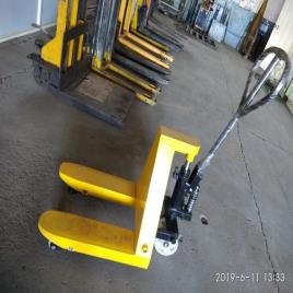 Yellow Hand Operated Pallet Truck, For Material Handling