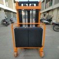 HK Industries Fork Stacker Battery Operated Stackers, For Industrial, Lifting Capacity: 1.5 Ton