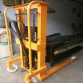 HK Industries Mini Hydraulic Stacker, For Industrial, Capacity: 1 ton