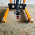 Hydraulic Lift with Hook for Handling, 2 Ton
