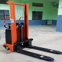 Nandhi Semi Automatic Stacker